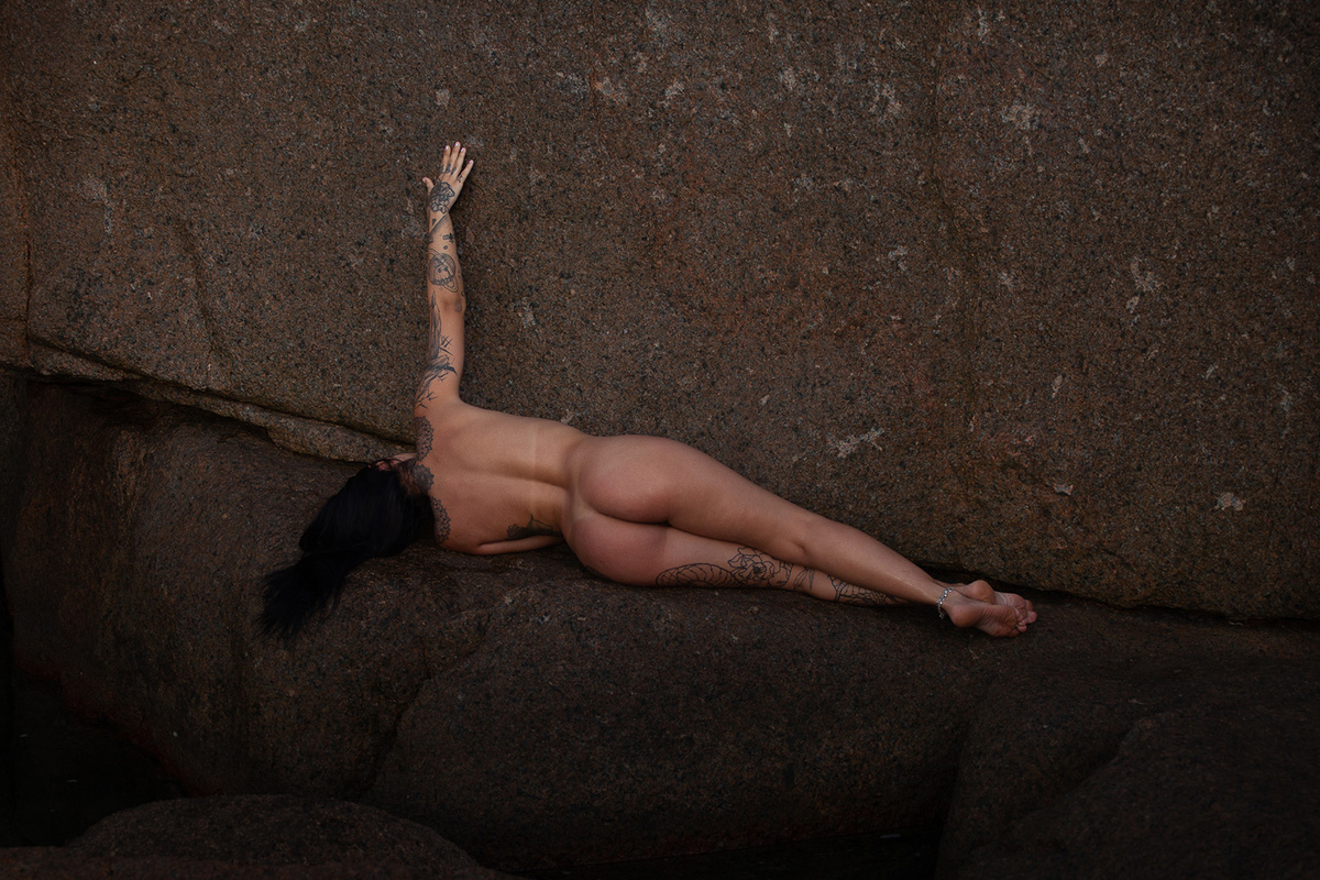 Ensaio de nu na praia do Gravatá em Florianópolis por Ricardo Zanetta