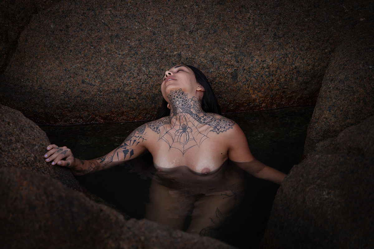 Ensaio de nu na praia do Gravatá em Florianópolis por Ricardo Zanetta