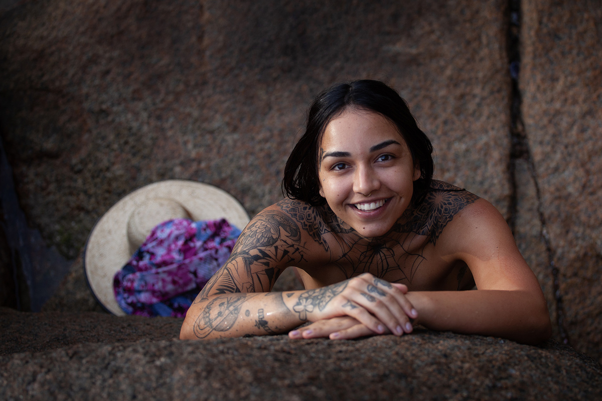 Ensaio de nu na praia do Gravatá em Florianópolis por Ricardo Zanetta