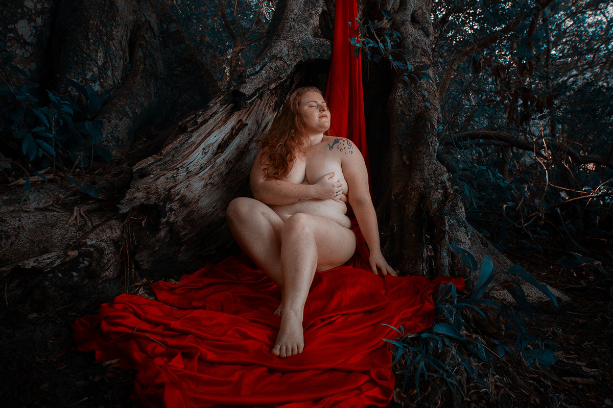 Ensaio de nu artístico de gêmeas ruivas em Florianópolis