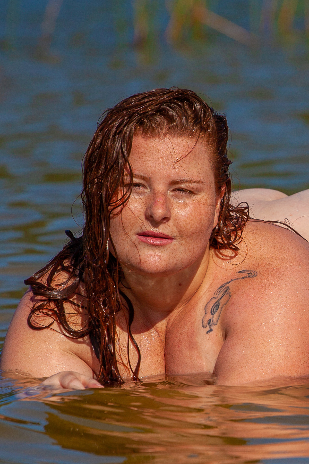 Ensaio de nu artístico de gêmeas ruivas em Florianópolis