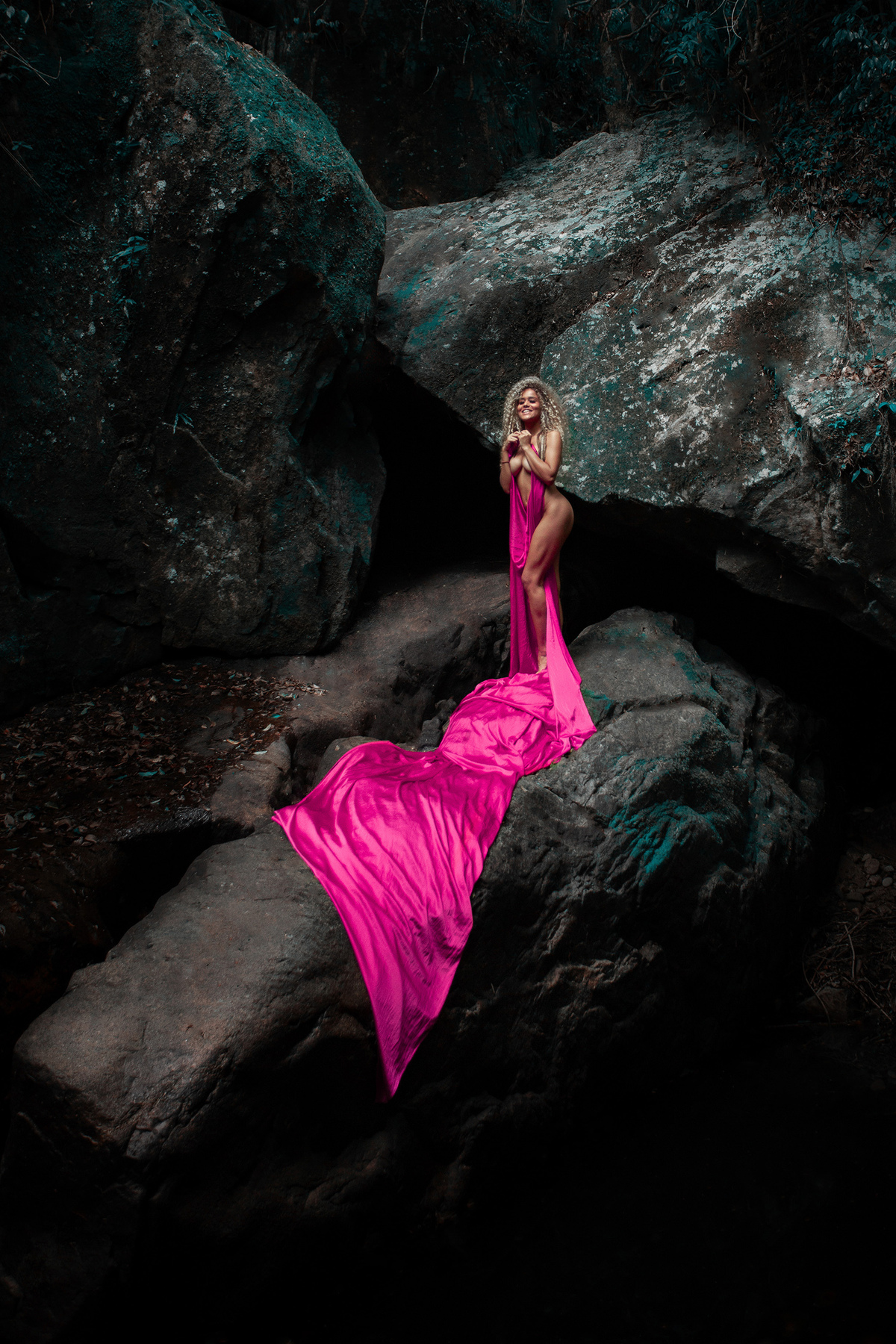 Ensaio de nu de Annyria em Florianópolis por Ricardo Zanetta. Floresta Nua.