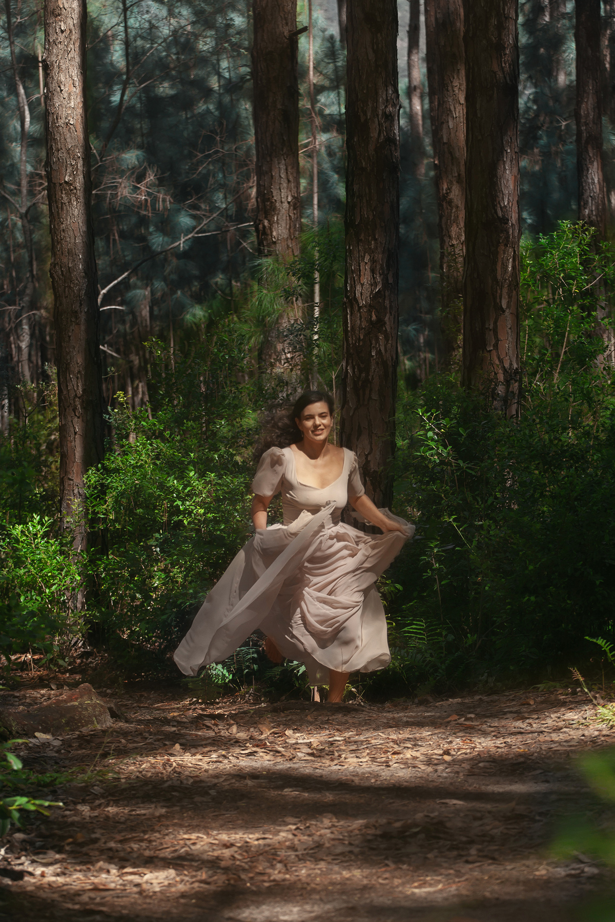 Mulheres que correm com lobos. Ensaio com Husky Siberiano. Realizado na floresta do Moçambique por Ricardo Zanetta