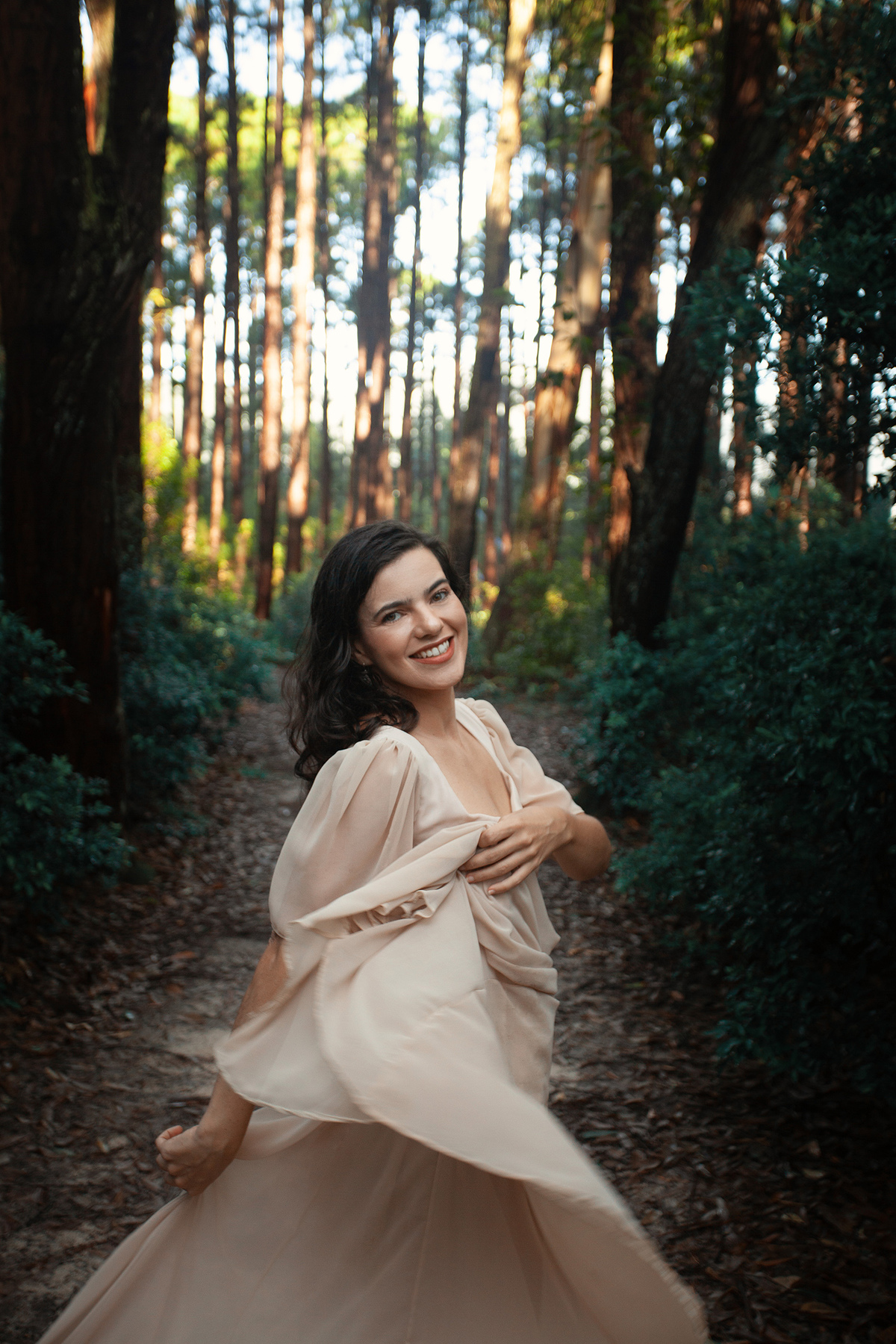 Mulheres que correm com lobos. Ensaio com Husky Siberiano. Realizado na floresta do Moçambique por Ricardo Zanetta