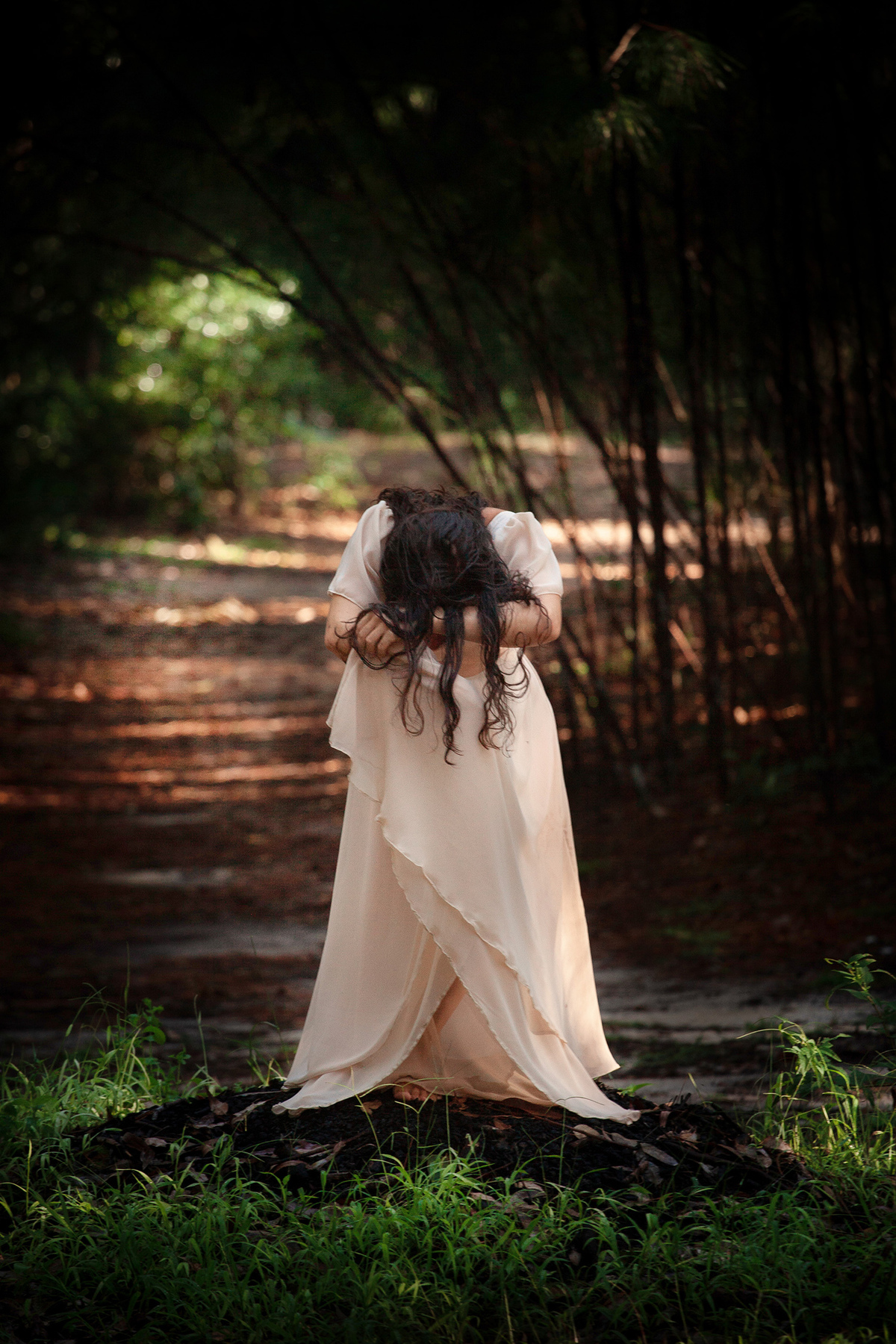 Mulheres que correm com lobos. Ensaio com Husky Siberiano. Realizado na floresta do Moçambique por Ricardo Zanetta