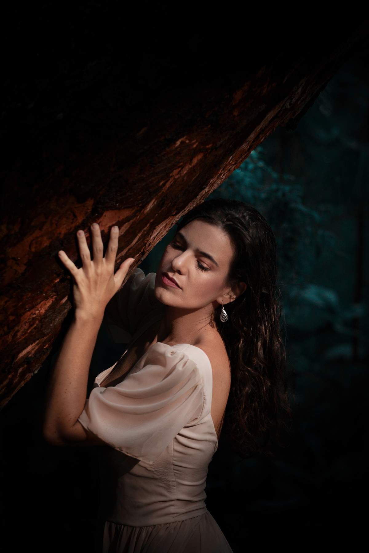 Mulheres que correm com lobos. Ensaio com Husky Siberiano. Realizado na floresta do Moçambique por Ricardo Zanetta