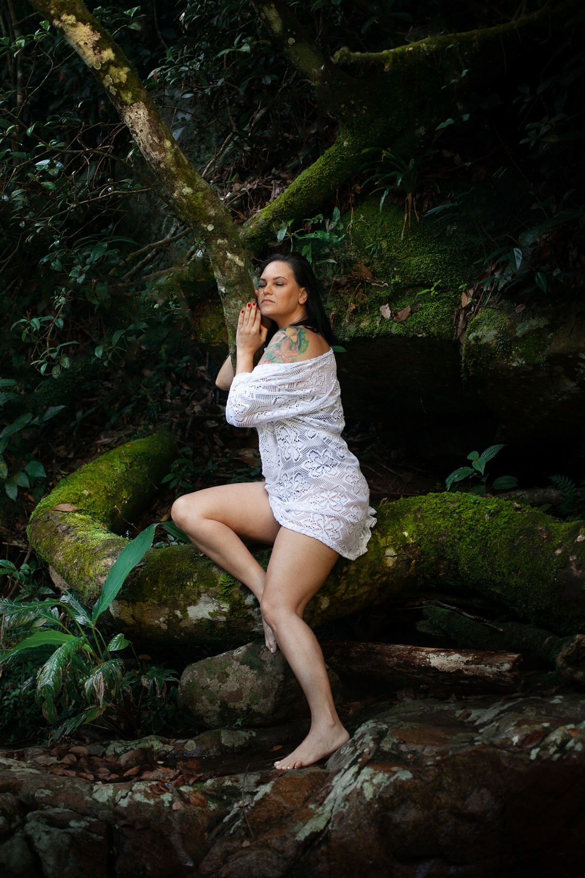 Ensaio de nu na cachoeira do Poção em Florianópolis por Ricardo Zanetta