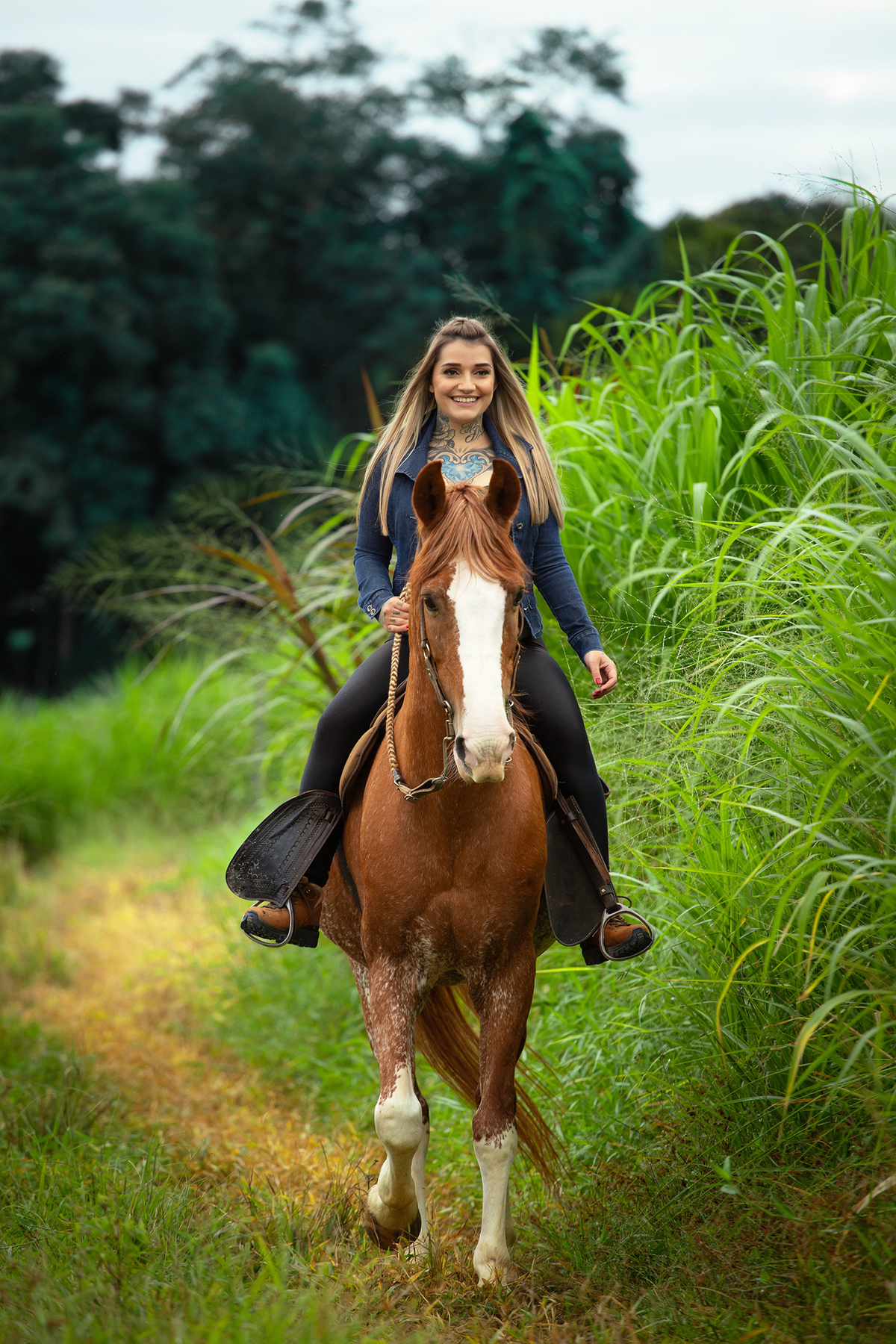 Ensaio de casal ( Ana Claudia Bus e Ivo Tattoo) em Brusque com cavalos por Ricardo Zanetta