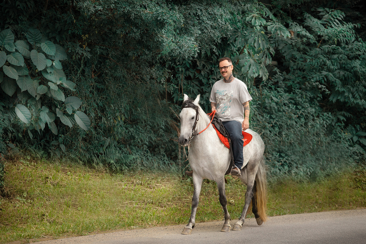Ensaio de casal ( Ana Claudia Bus e Ivo Tattoo) em Brusque com cavalos por Ricardo Zanetta