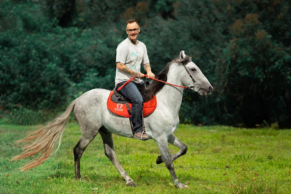 Ensaio de casal ( Ana Claudia Bus e Ivo Tattoo) em Brusque com cavalos por Ricardo Zanetta