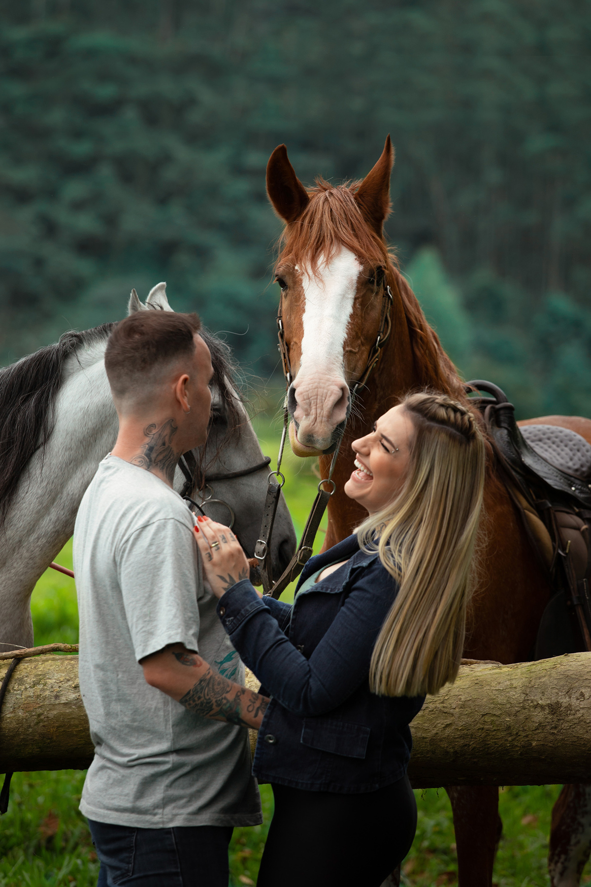 Ensaio de casal ( Ana Claudia Bus e Ivo Tattoo) em Brusque com cavalos por Ricardo Zanetta