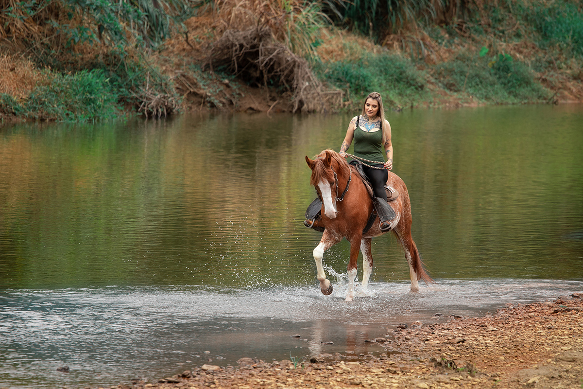 Ensaio de casal ( Ana Claudia Bus e Ivo Tattoo) em Brusque com cavalos por Ricardo Zanetta