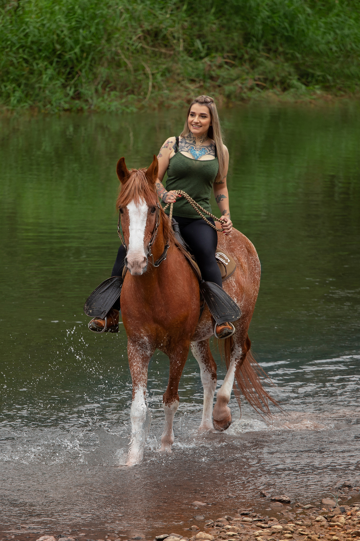 Ensaio de casal ( Ana Claudia Bus e Ivo Tattoo) em Brusque com cavalos por Ricardo Zanetta