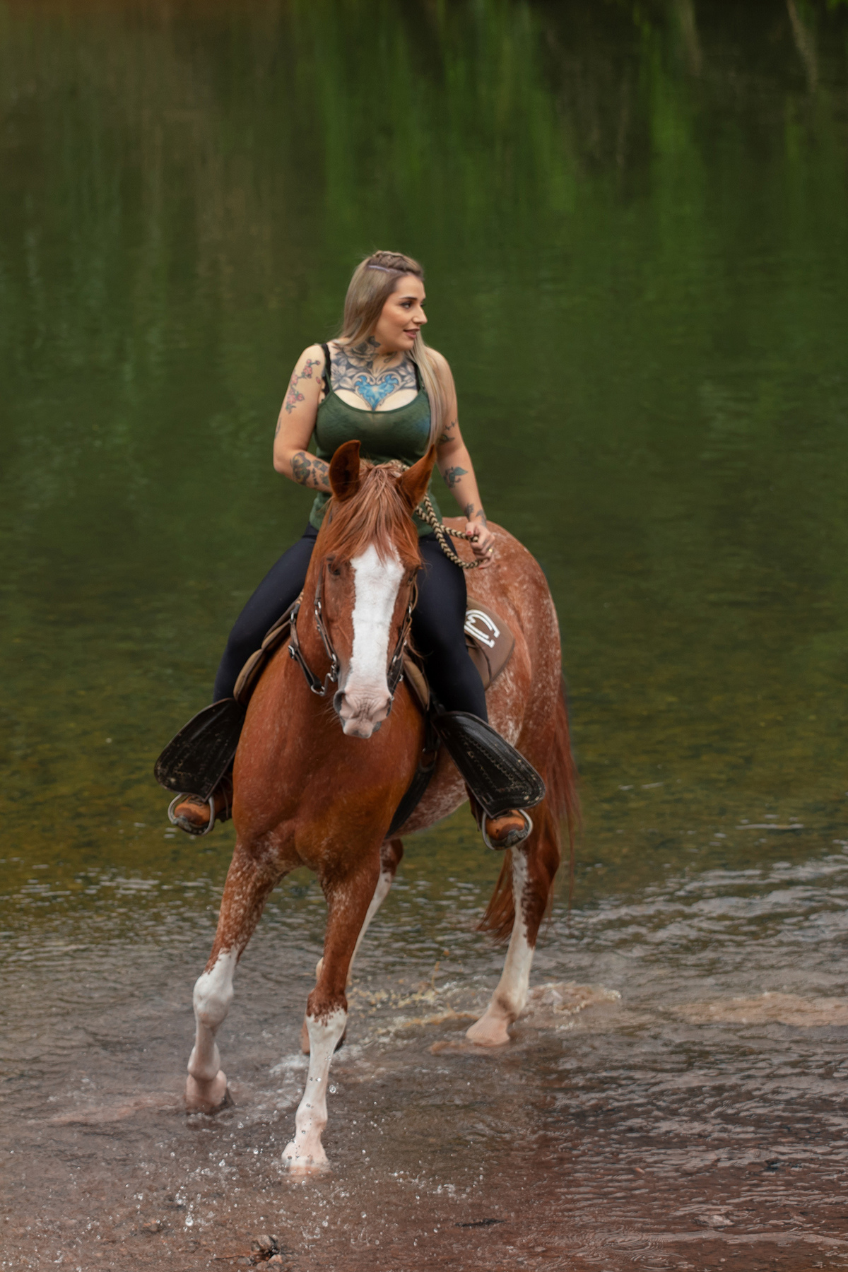 Ensaio de casal ( Ana Claudia Bus e Ivo Tattoo) em Brusque com cavalos por Ricardo Zanetta
