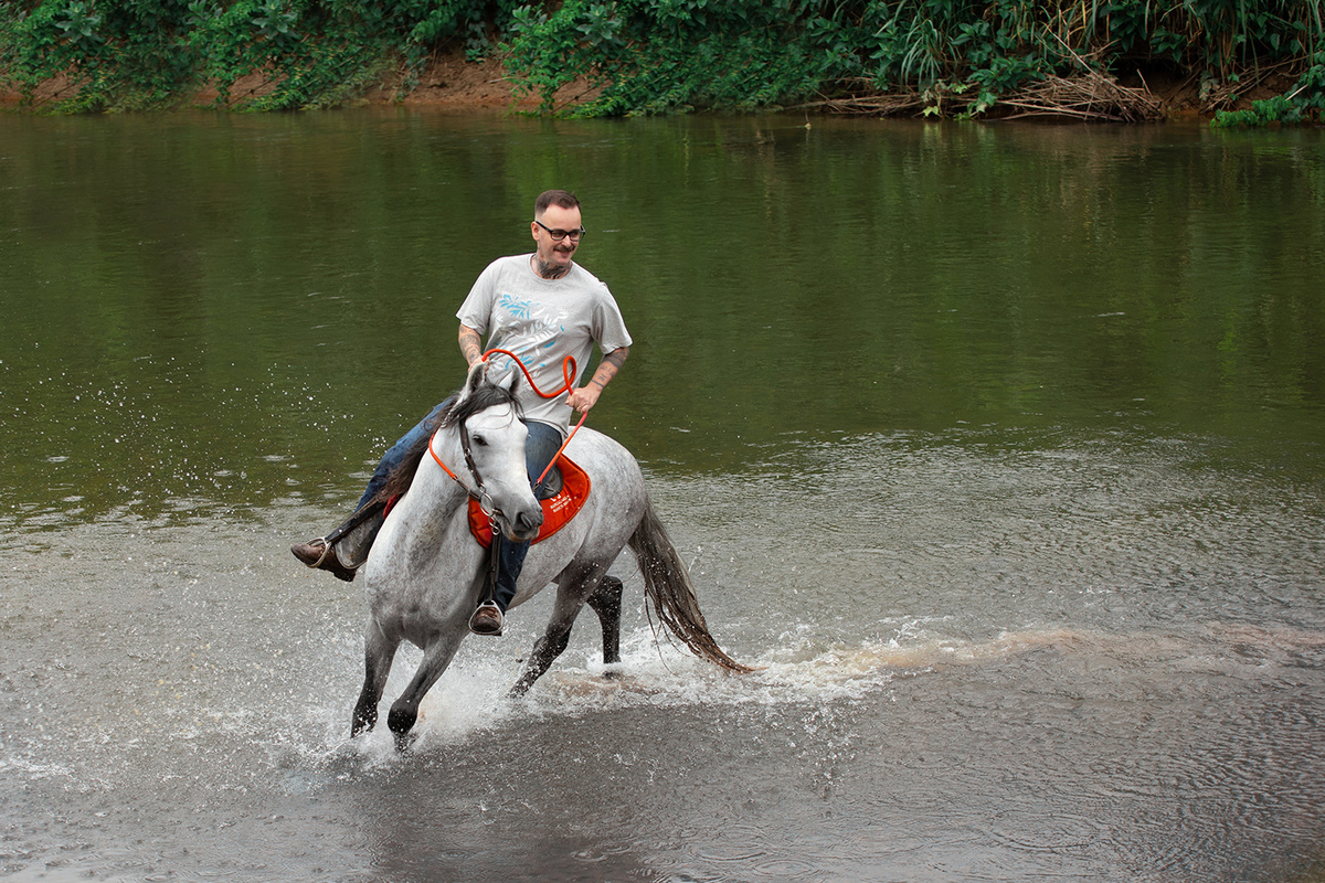 Ensaio de casal ( Ana Claudia Bus e Ivo Tattoo) em Brusque com cavalos por Ricardo Zanetta