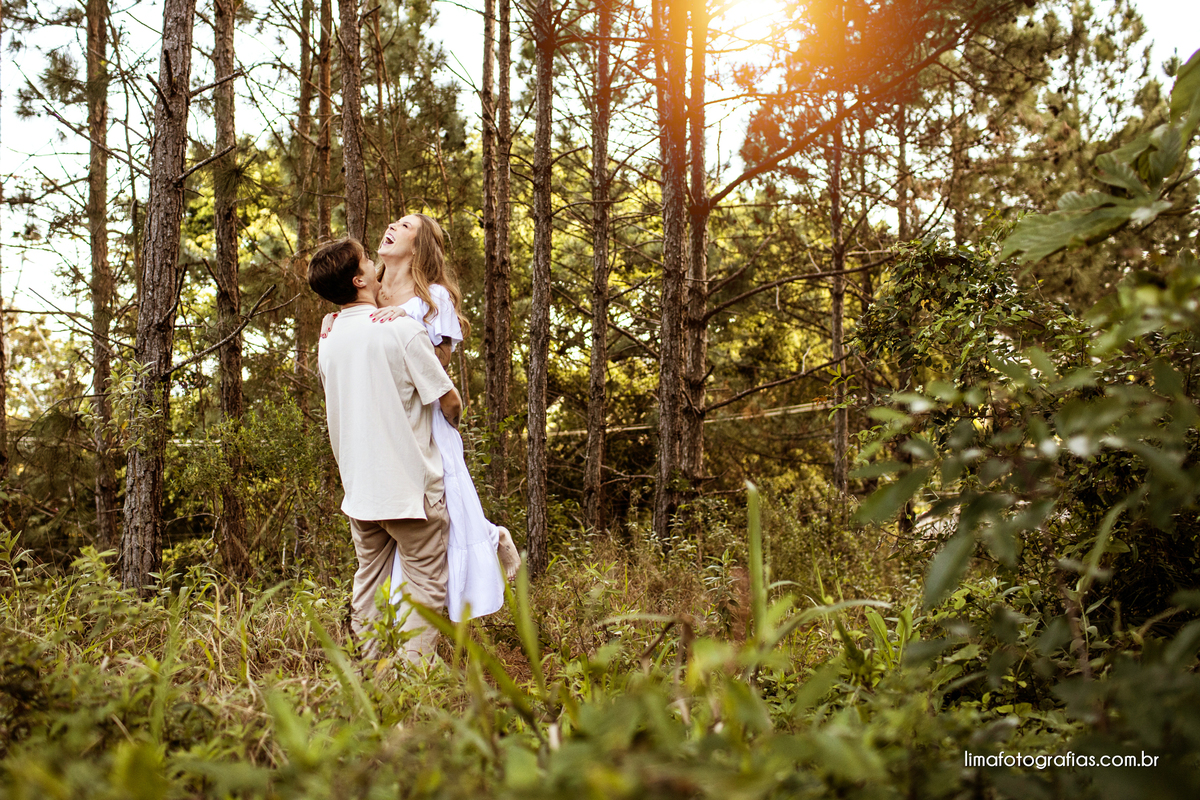 ensaio casal no campo