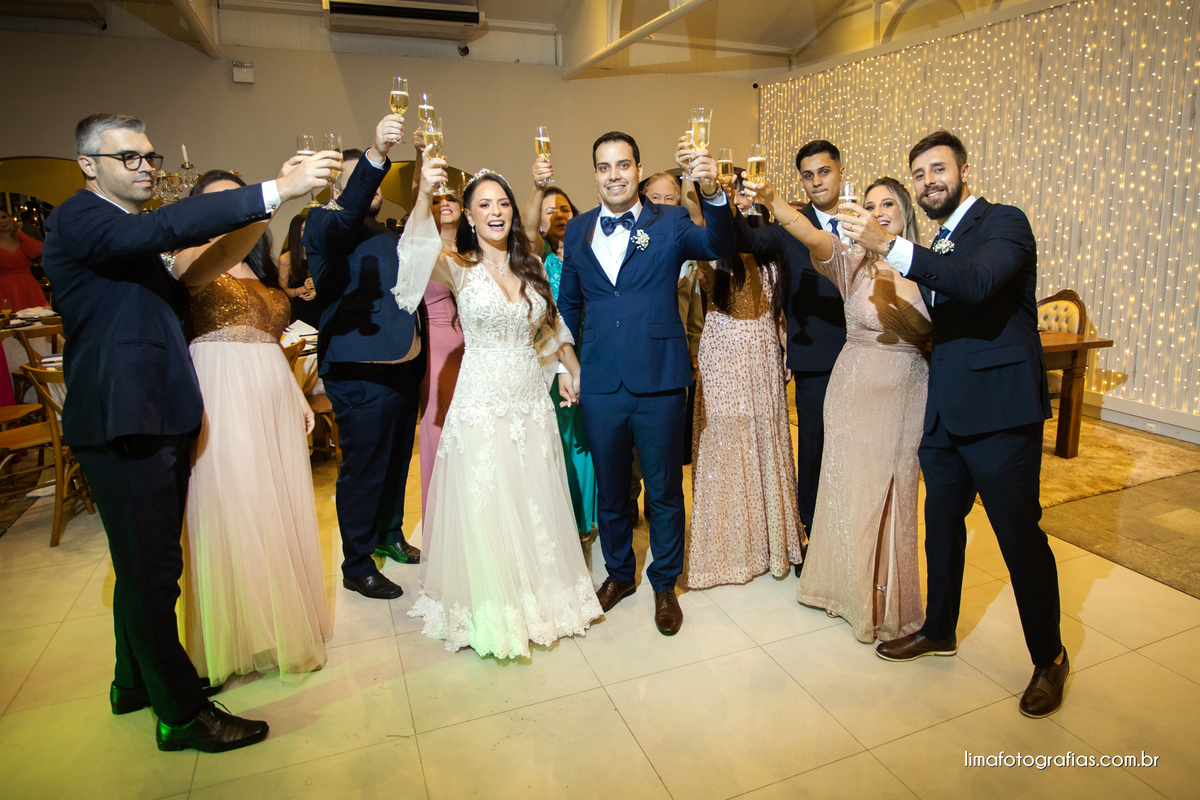 casamento brinde com padrinhos