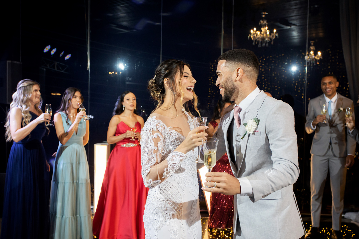 brinde com padrinhos - casamento