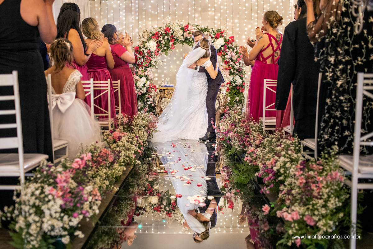 recém casados, beijo