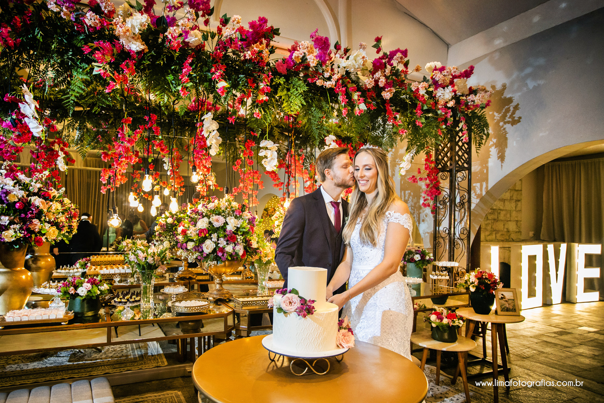 corte do bolo de casamento