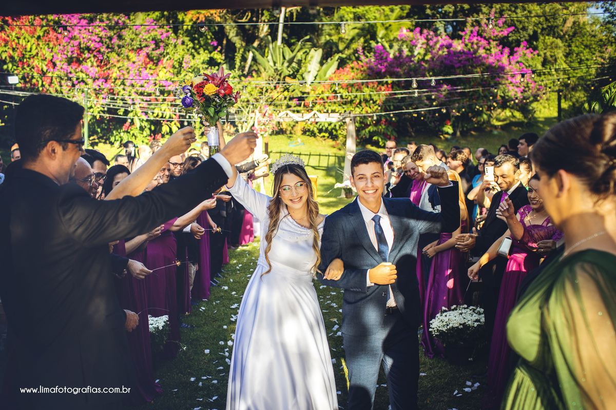 casamento, saída da cerimônia de casamento