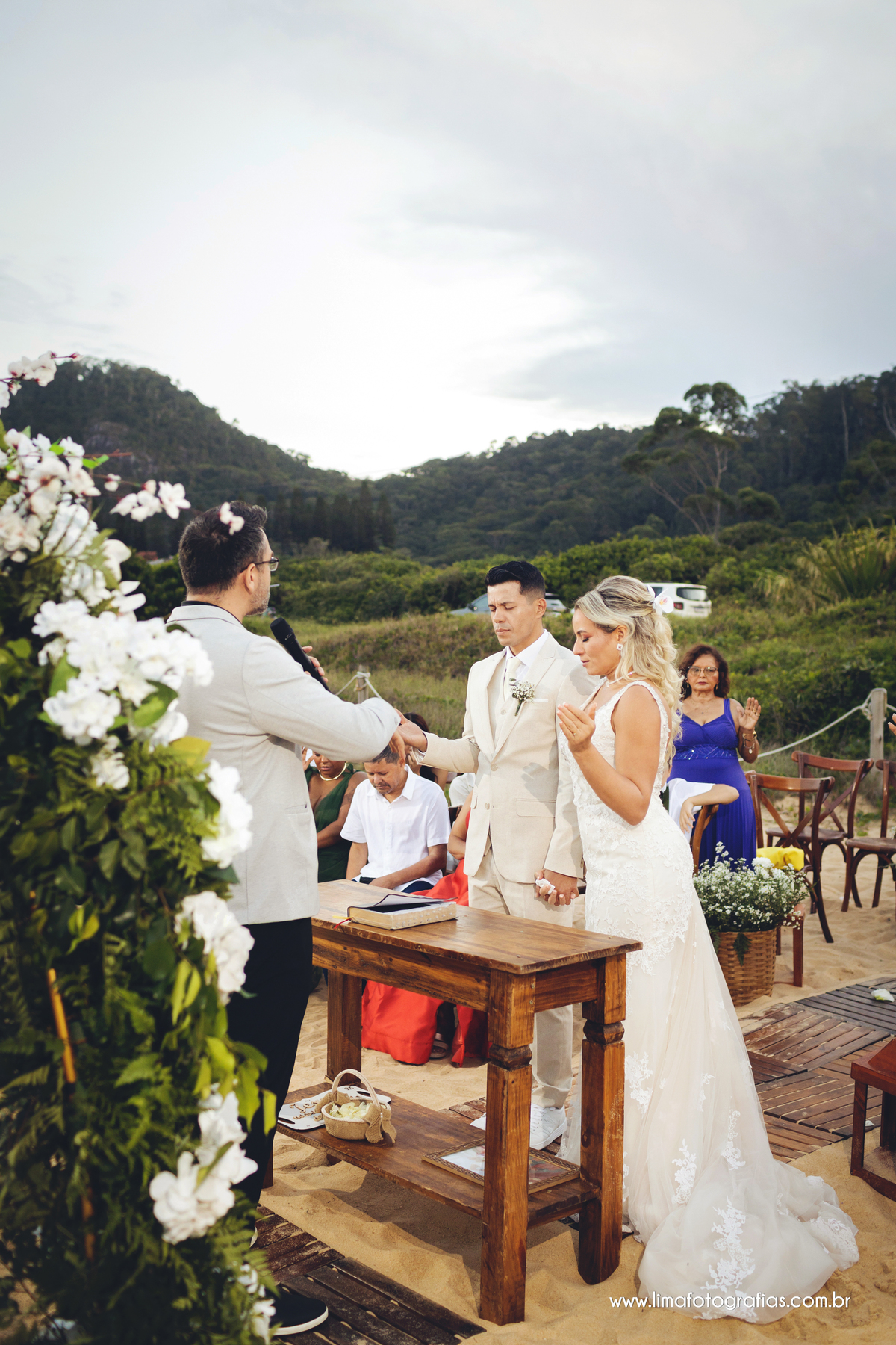 casamento na praia, benção do casal