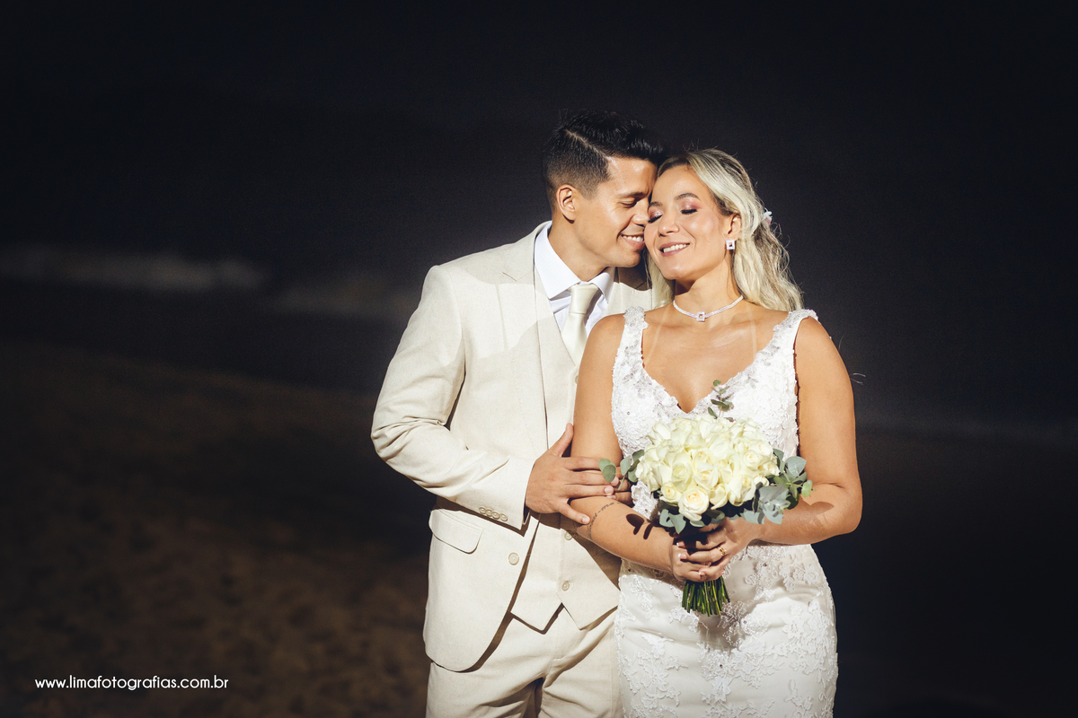 casamento pé na areia, ensaio do casal após cerimônia