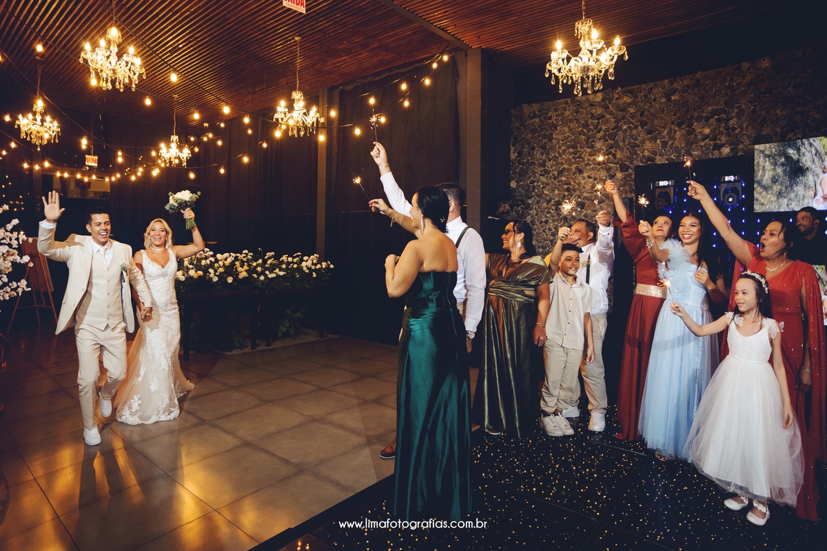 Entrada do casal, brinde com padrinhos