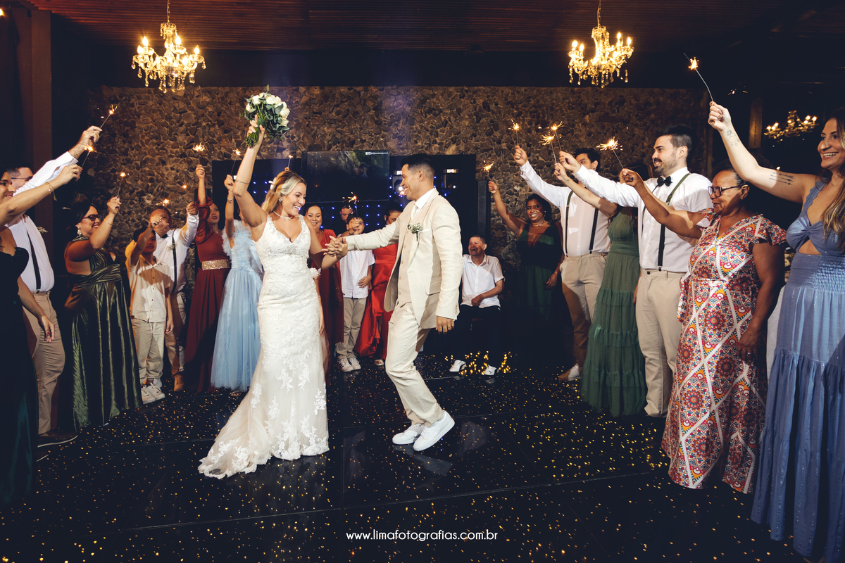 Entrada do casal, brinde com padrinhos