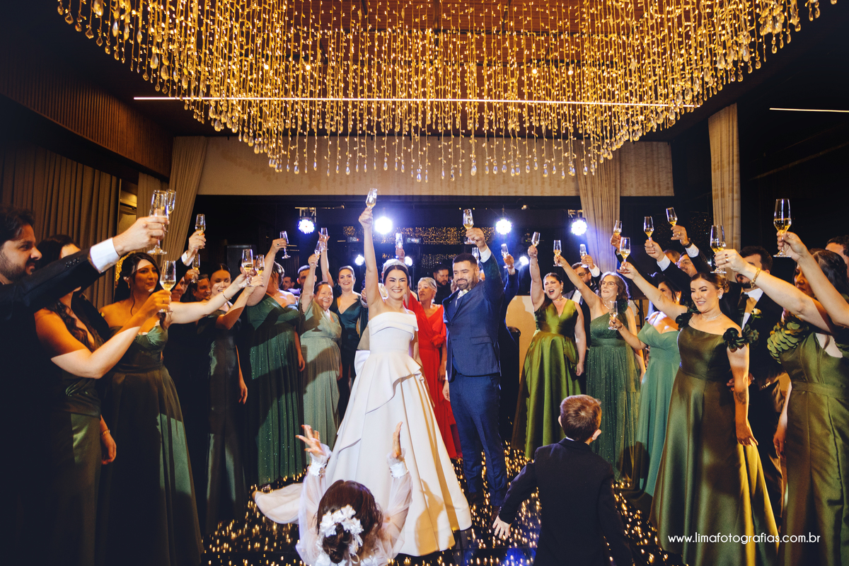 casamento, brinde com padrinhos