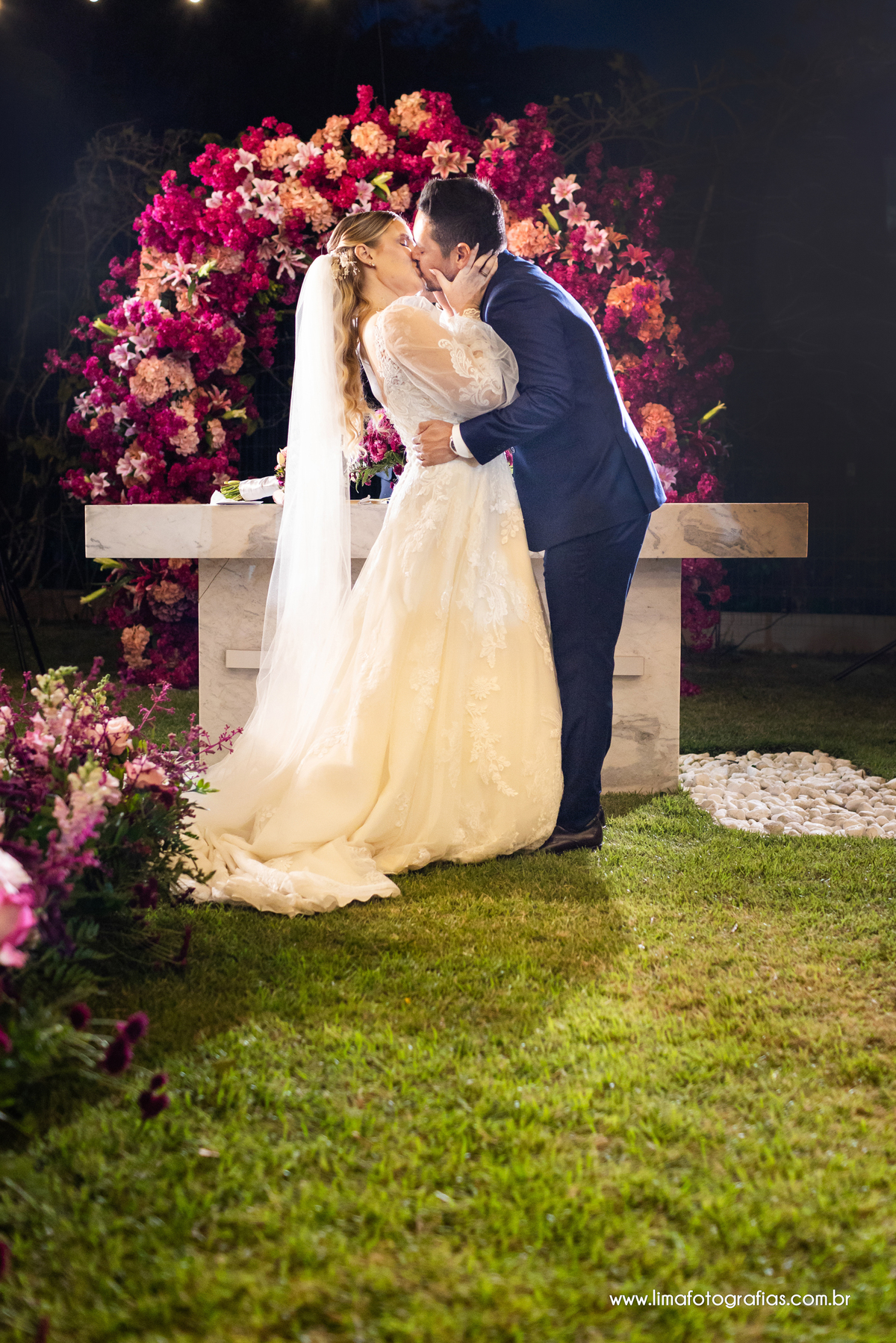 recém casados, beijo