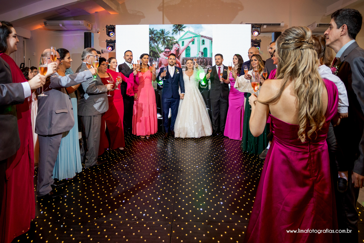 casamento, brinde com padrinhos