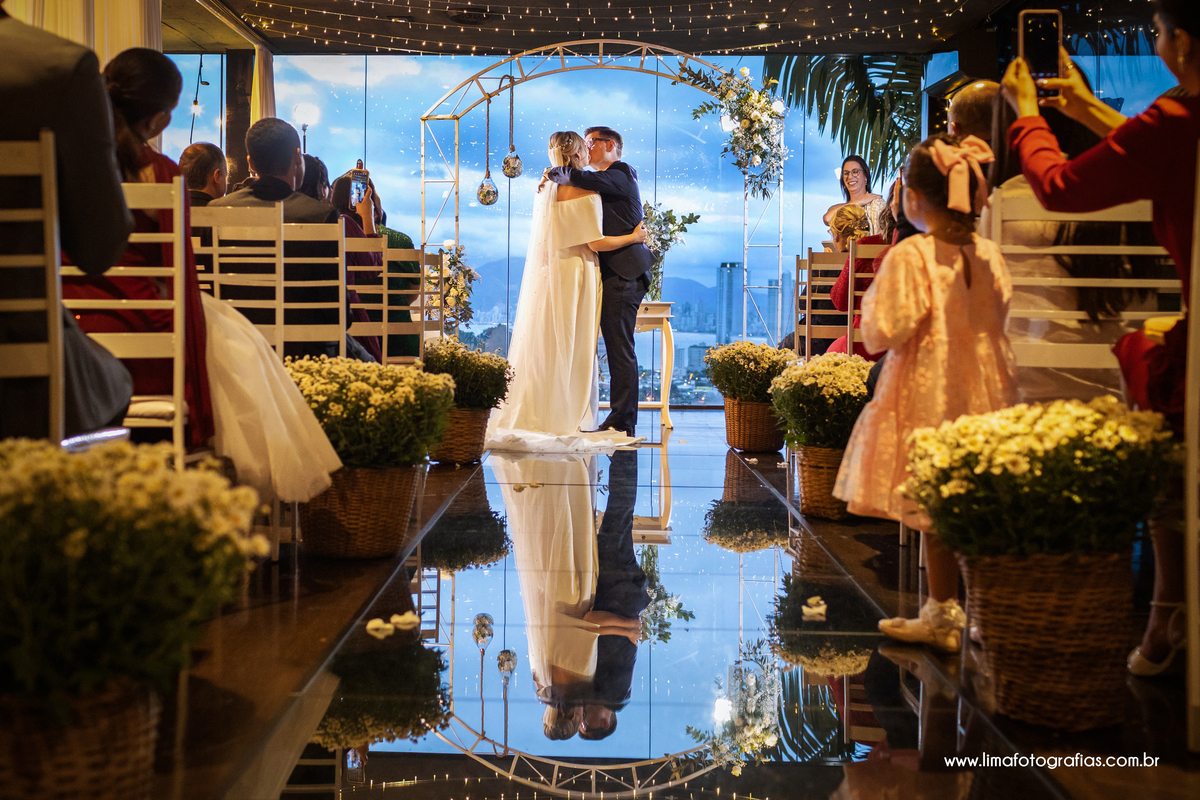 recém casados, beijo