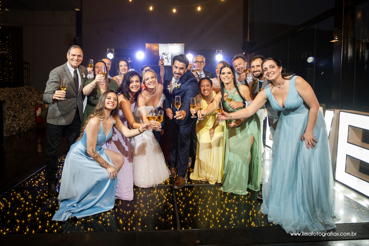 brinde com padrinhos, casamento