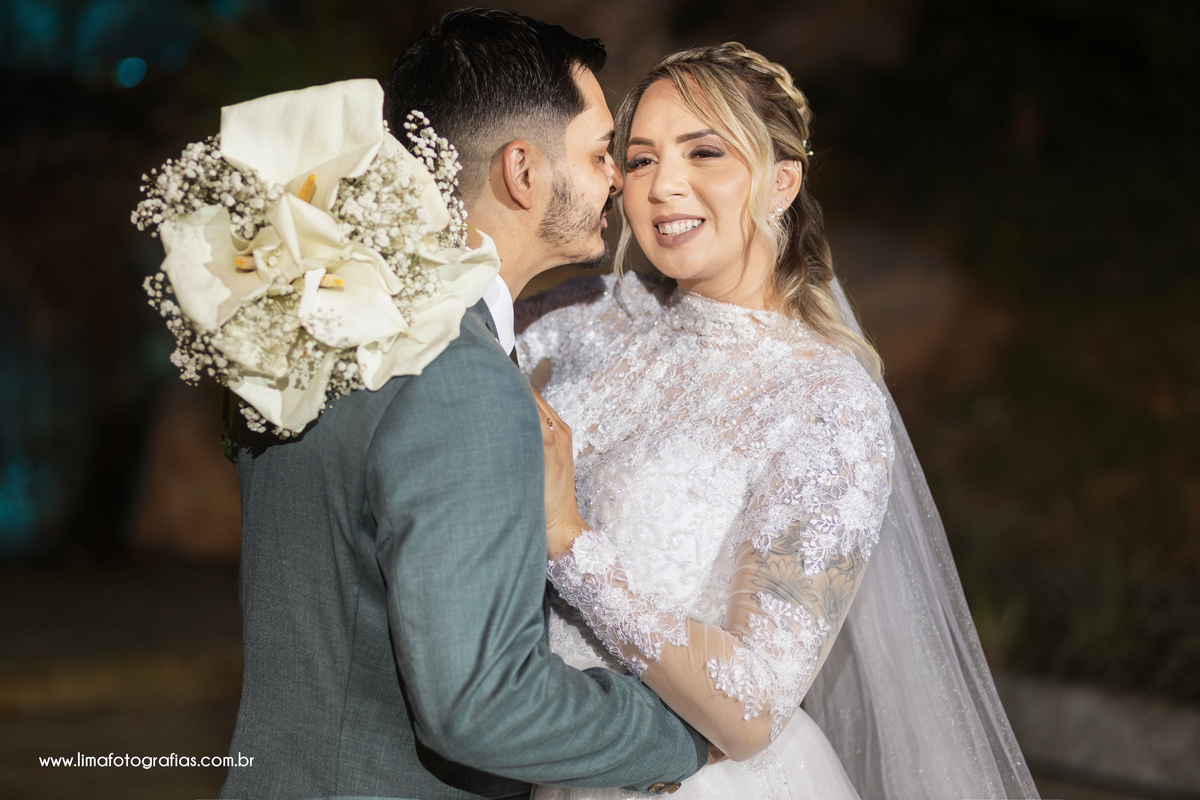 ensaio do casal, depois da cerimônia do casamento, buque da noiva