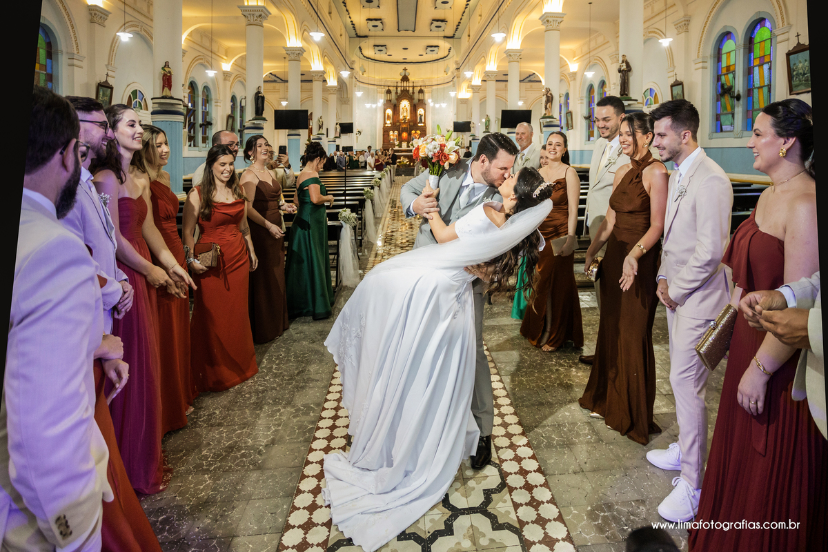 saída do casal, cerimonia religiosa Igreja