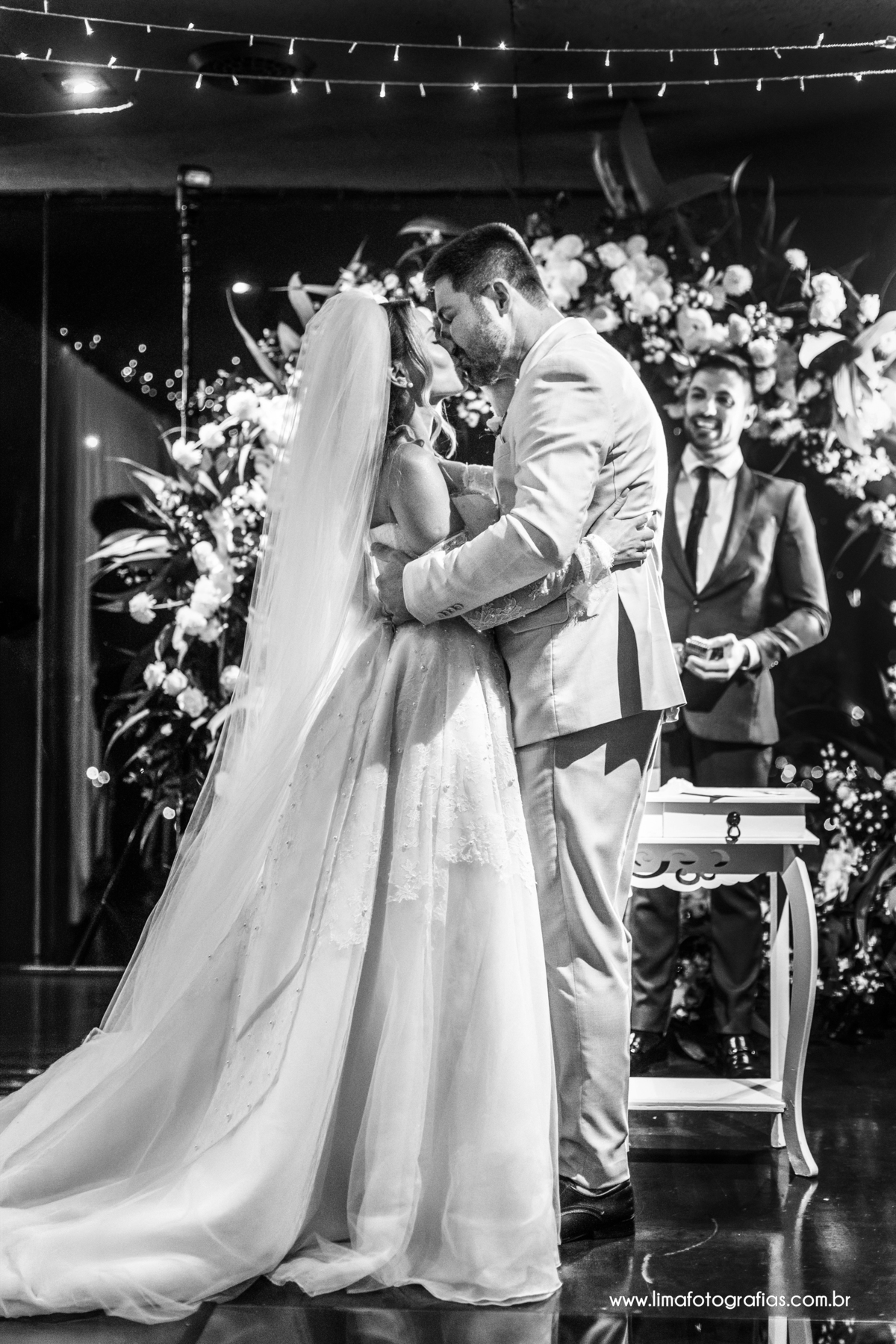 casamento, beijo recèm casados