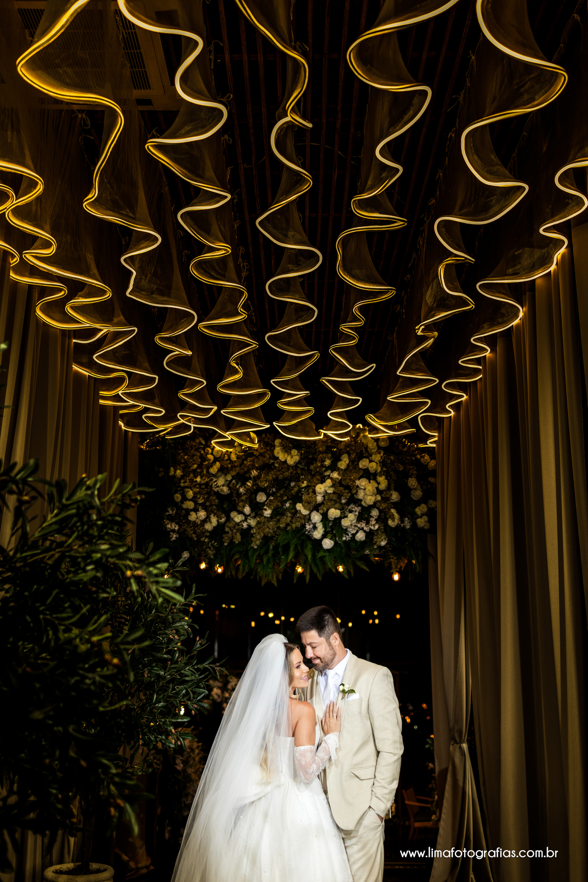 sessão fotografica do casal pós cerimônia do casamento