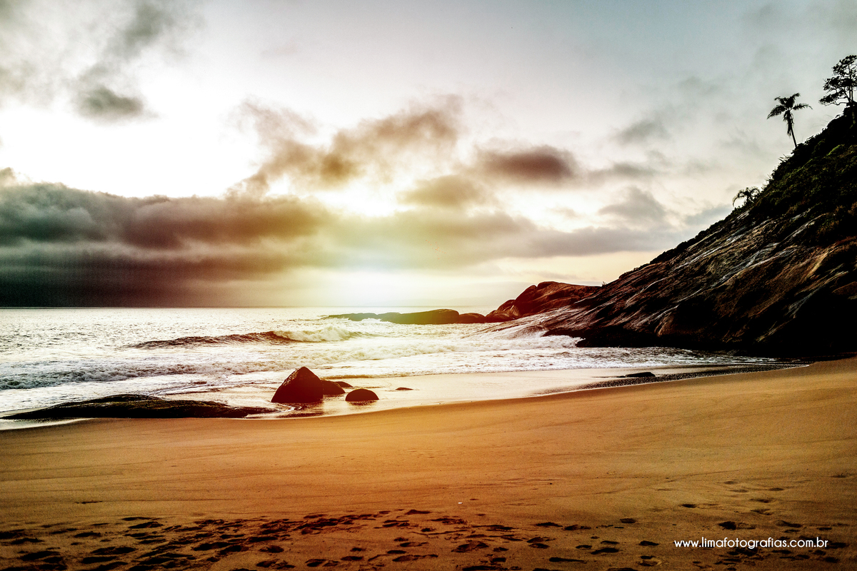 Nascer do sol Praia do Estaleirinho, Balneário Camboriú - SC