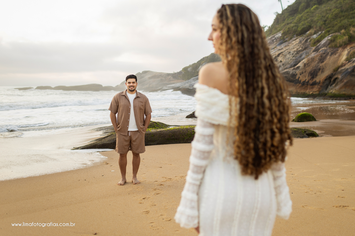 Praia do Estaleirinho, Balneário Camboriú. Ensaio pré casamento Nataly e Dionatas