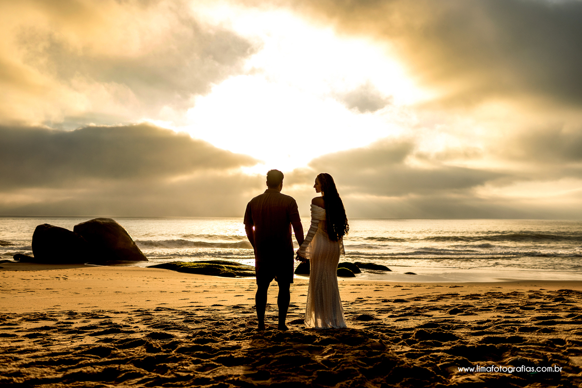 ensaio pré wedding - Nascer do sol Praia do Estaleirinho, Balneário Camboriú - SC