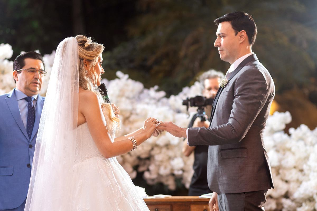 casamento indaiá Itapema, cerimonia de casamento, troca das alianças