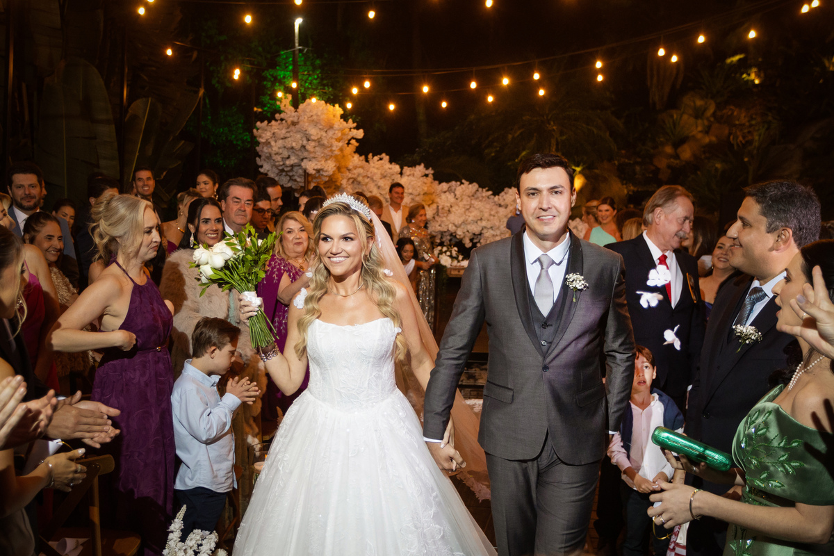 casamento indaiá Itapema, cerimonia de casamento, saída da cerimônia