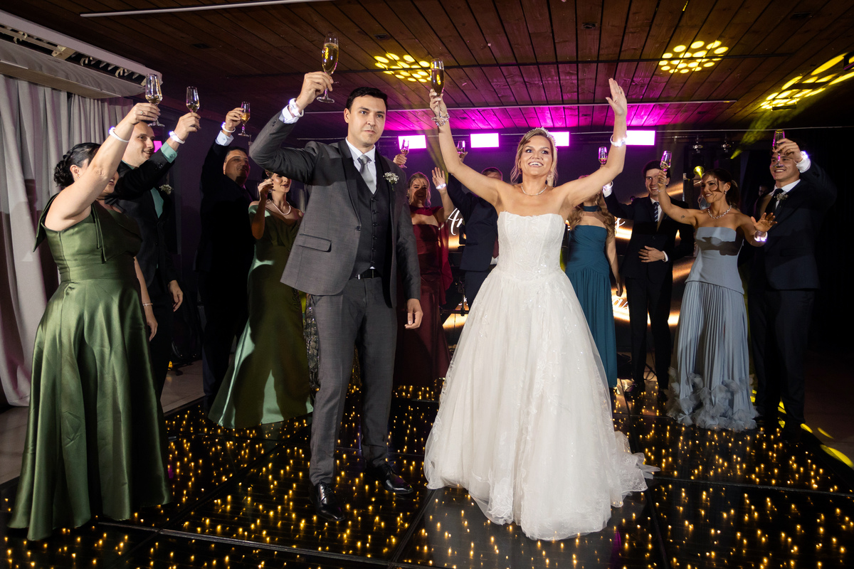 casamento indaiá Itapema, brinde com padrinhos