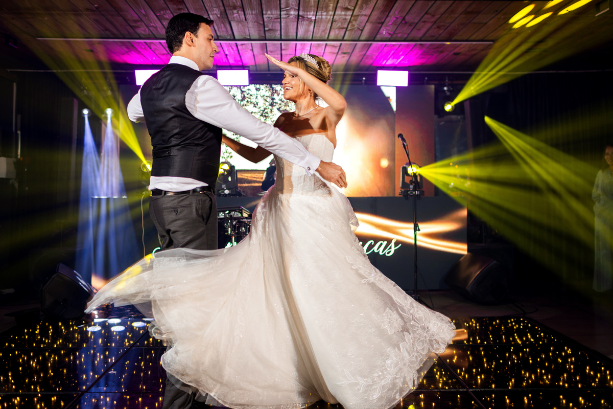 casamento indaiá Itapema, valsa dos recém casados