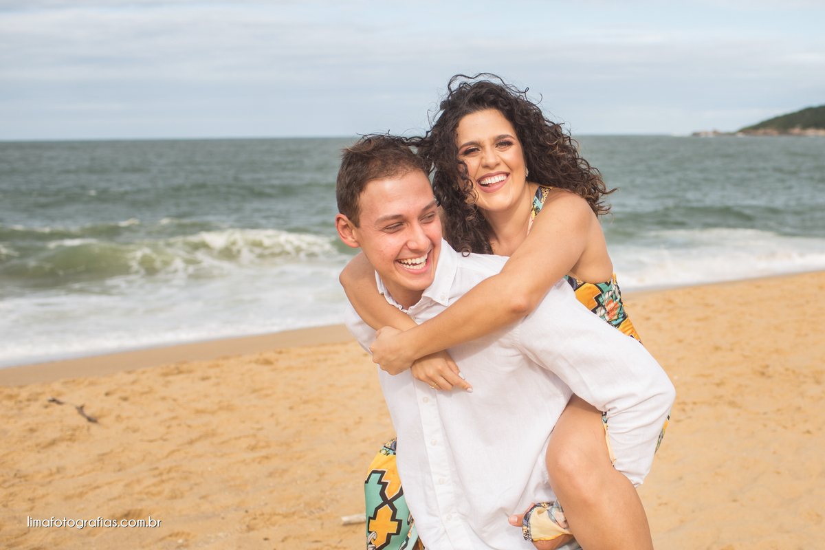 ensaio de casal na praia