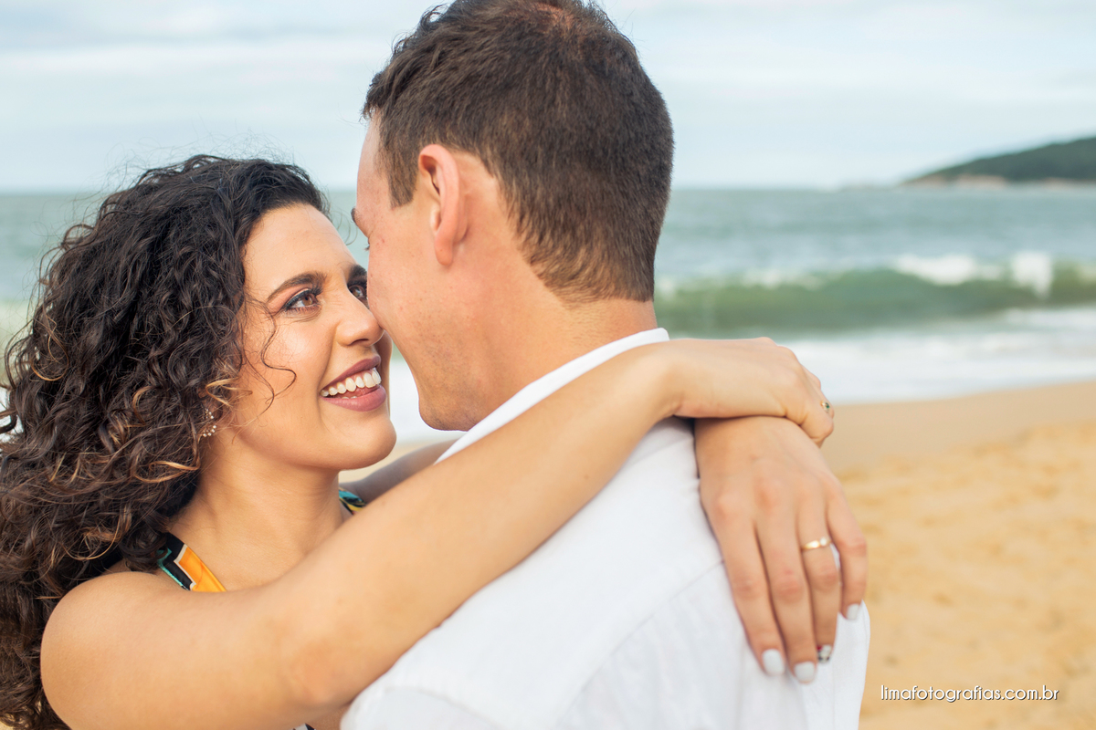 ensaio de casal na praia