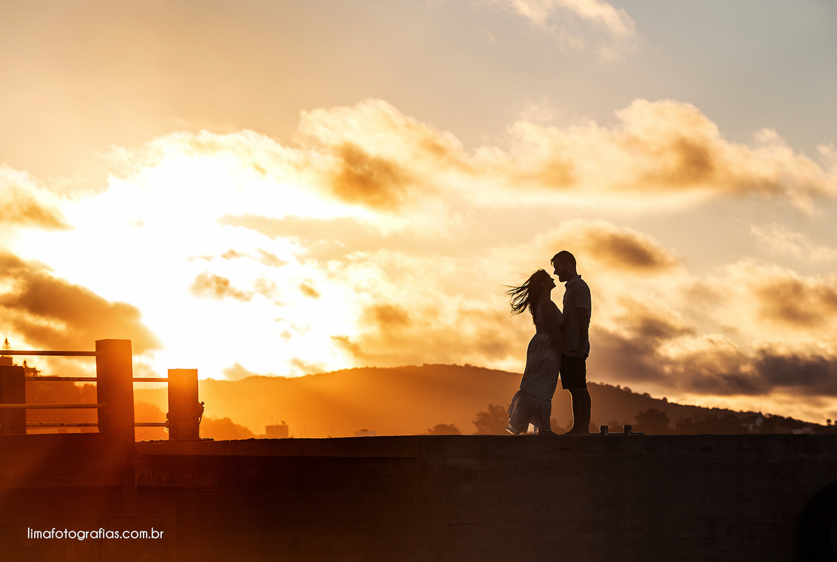 ensaio de casal em Bombinhas - ensaio de casal na praia - fim de tarde