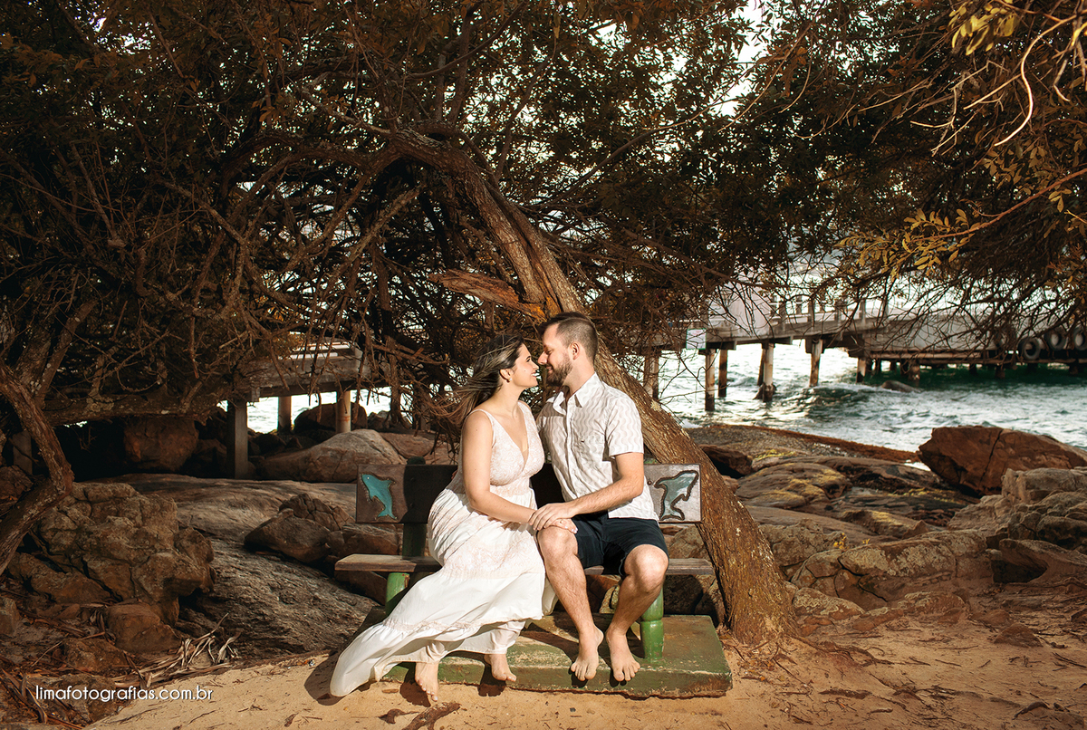 ensaio de casal em Bombinhas - ensaio de casal na praia - fim de tarde