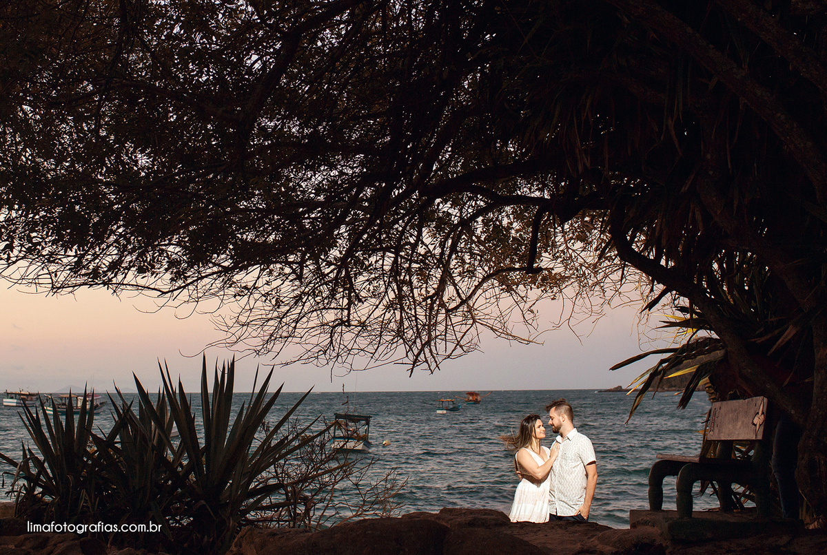 ensaio de casal em Bombinhas - ensaio de casal na praia - fim de tarde